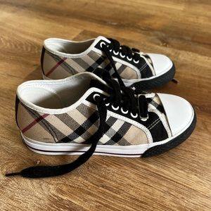 Boys or Girls Size US 13 BURBERRY lace up sneaker. Authentic, great condition.